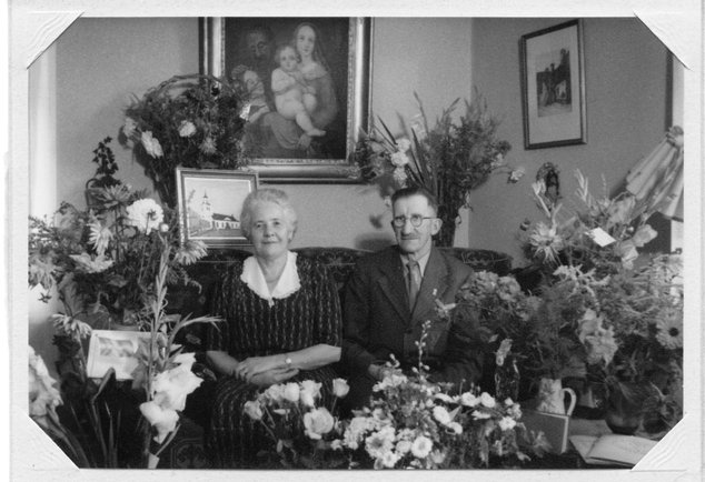 Bonden i Ljusta, Anders Viktor Alexander Bergfors f 14 sept. 1888, och hans hustru Anna f. Larsson f 9 okt. 1887 firar Viktors 50-årsdag 1938.